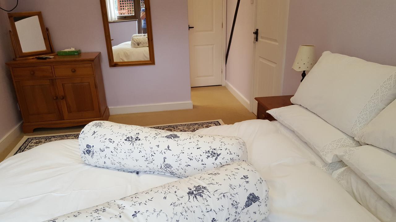 Follets B&B Pewsey Exterior photo